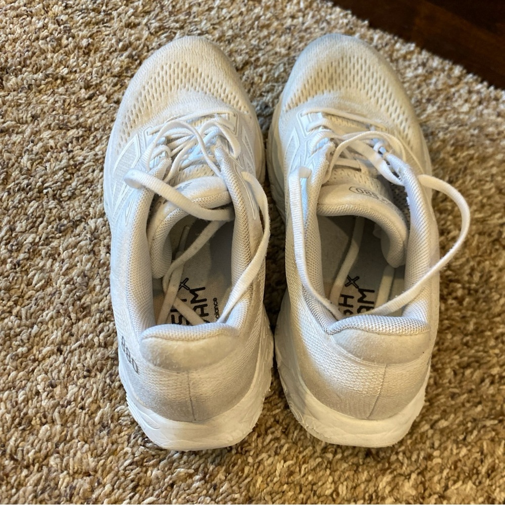 New Balance White Athletic Shoes ππ₯°β¨ - Picture 2 of 6